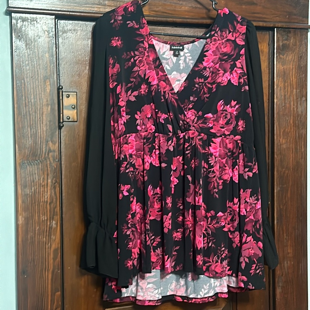 Torrid Lace Sleeve Floral Top EUC
